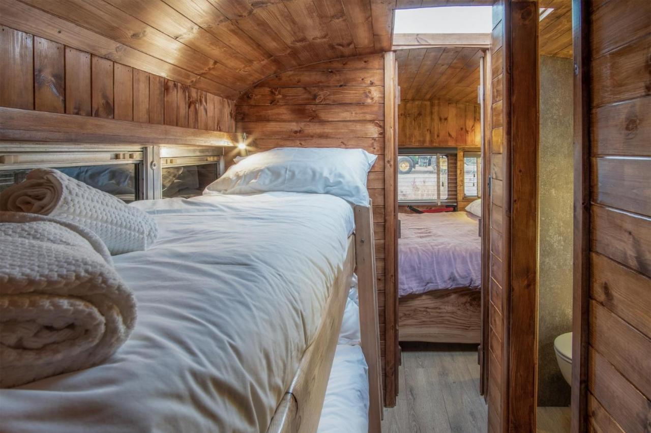 American School Bus - 1 Bedroom - Blossom Farm - Tiers Cross Johnston Dış mekan fotoğraf