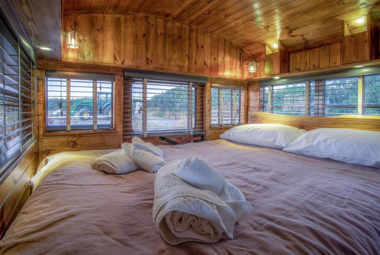 American School Bus - 1 Bedroom - Blossom Farm - Tiers Cross Johnston Dış mekan fotoğraf